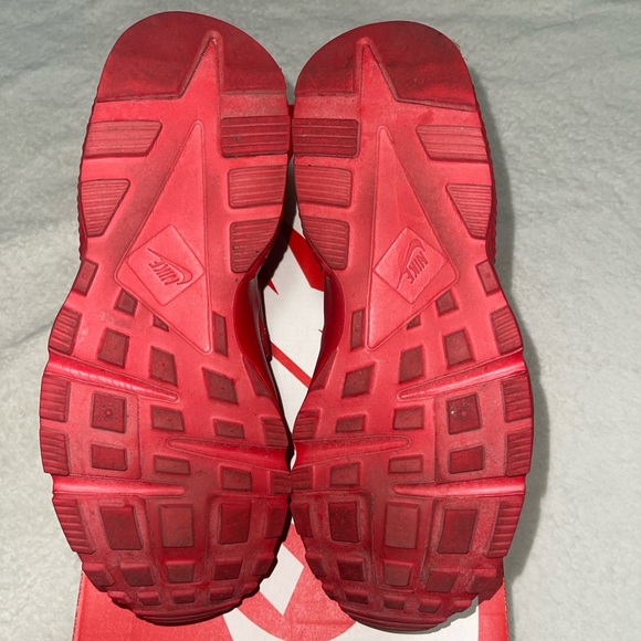 Nike Air Huarache Triple Red - Picture 4 of 5
